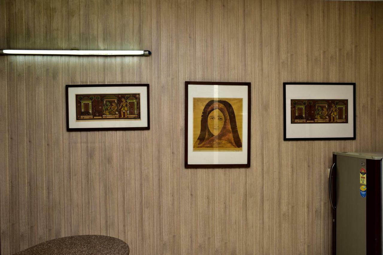 2Bhk Comfortable Furnished Serviced Apartments In Hauz Khas - Woodpecker Apartments New Delhi Exteriör bild